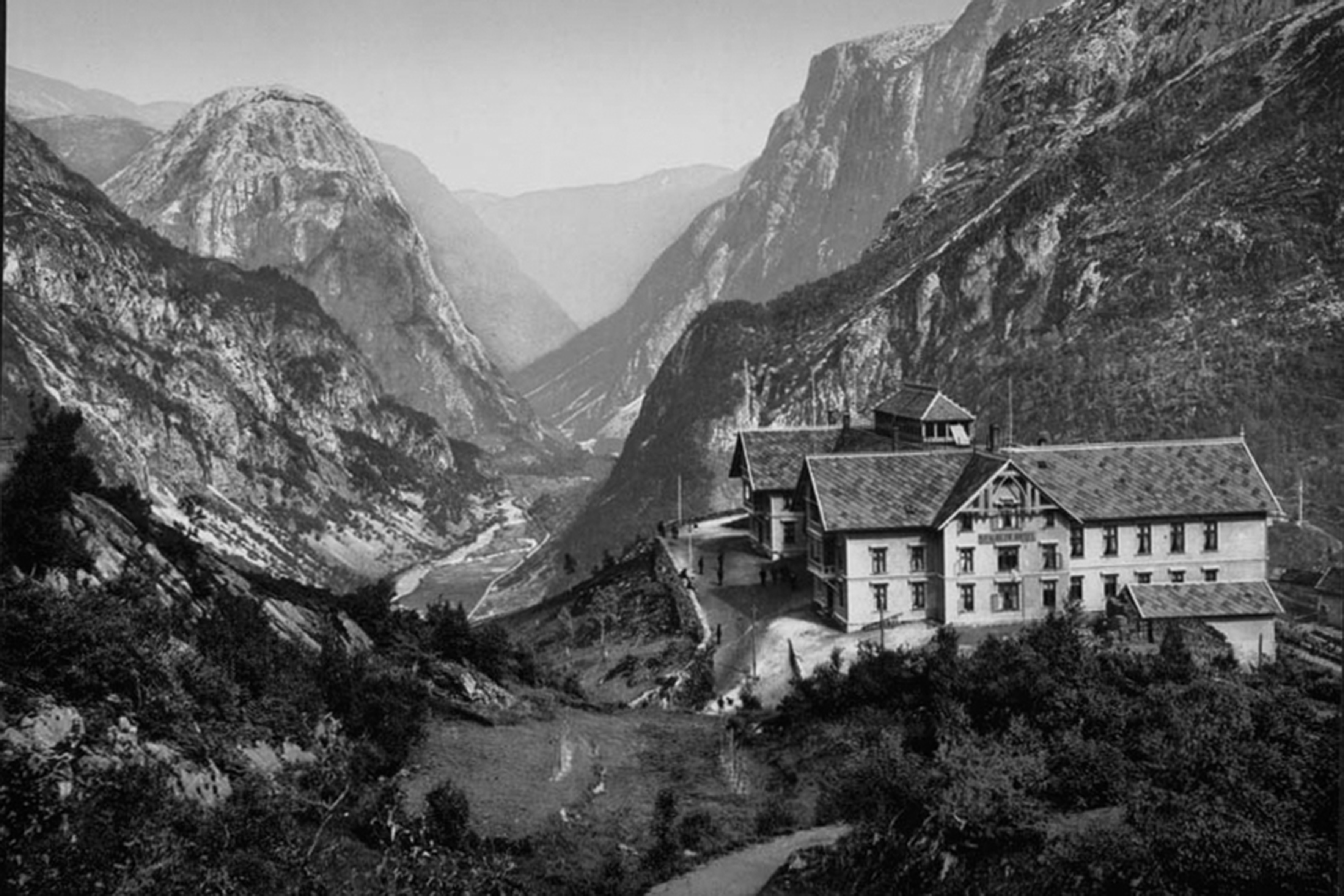 Stalheim hotel, 1892. (Voss folkemuseum)