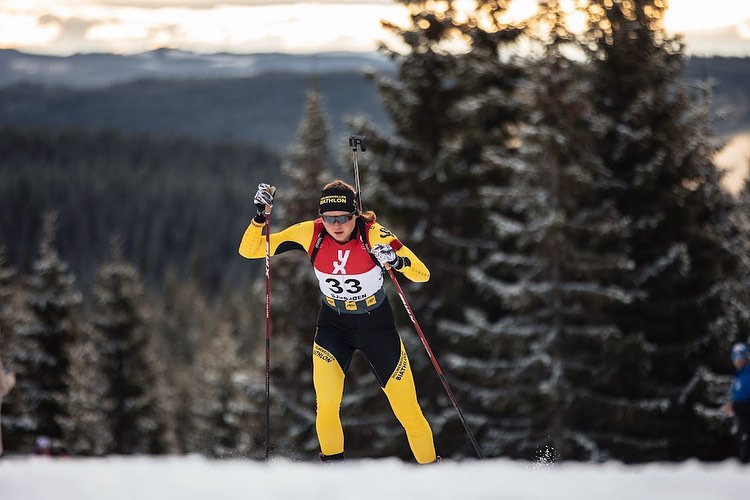 Une kvelvane i aksjon under ein konkurranse i skiskyting