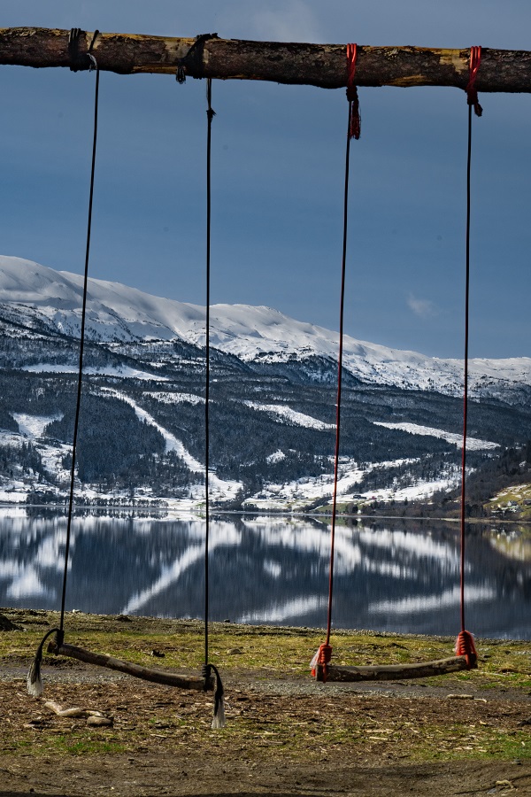 huskene i prestegardsmoen, med utsikt over vangsen