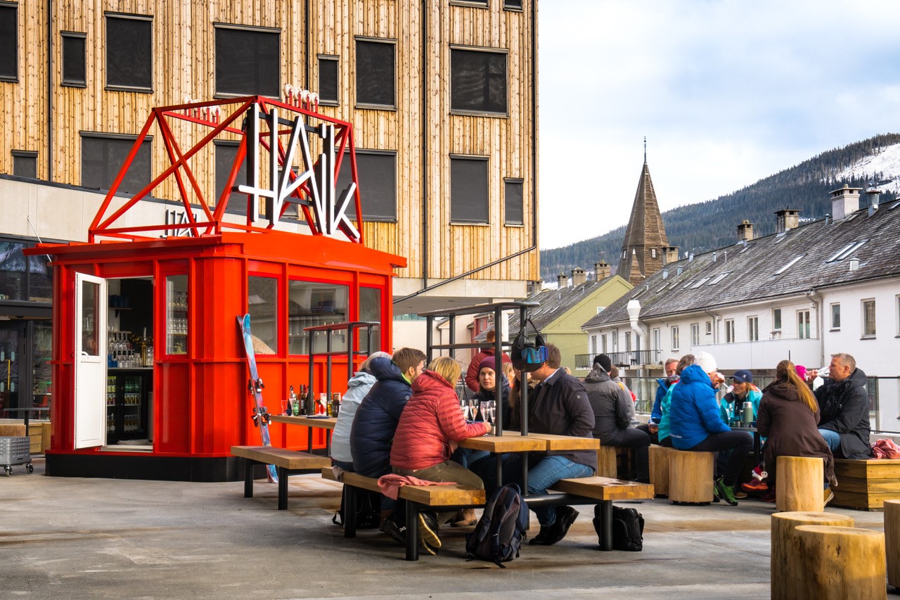 gammel gondol gjort om til bar, på scandic voss