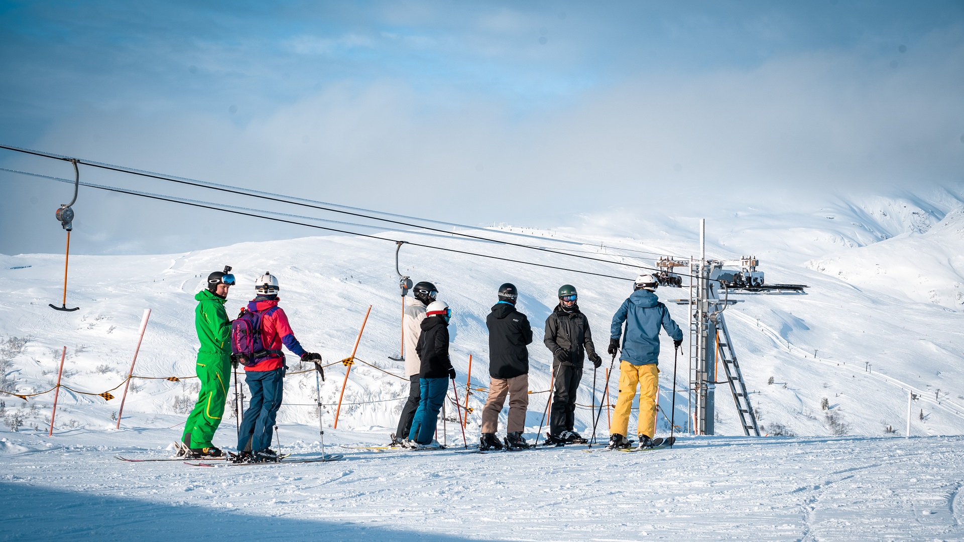 folk på ski i voss resort