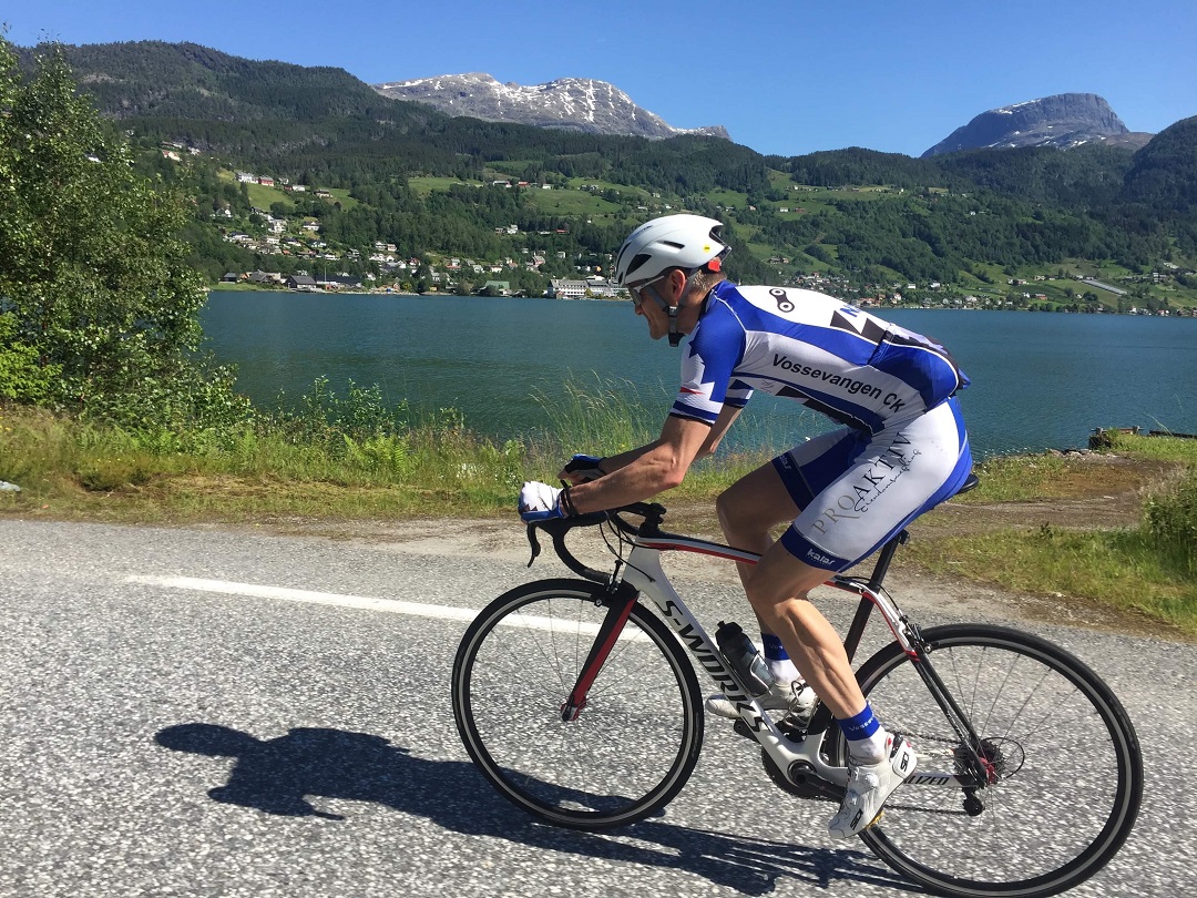 Jørund syklar i ulvik