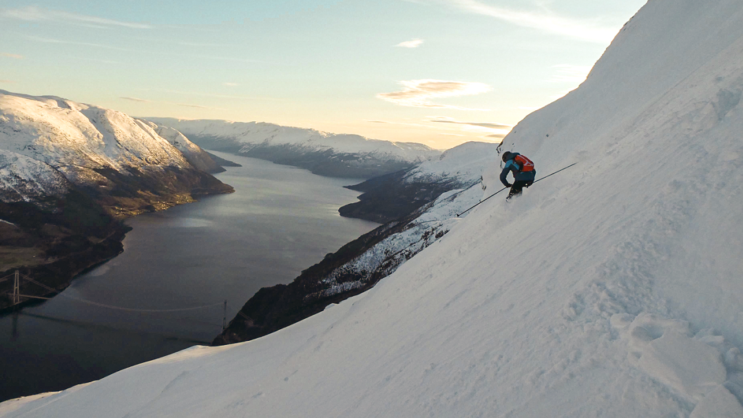 nedkjøring frå midtfjellet, utsikt hardangerfjorden