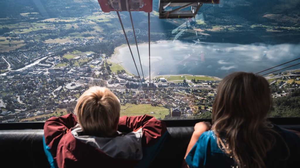 Ting du MÅ gjøre på Voss - barn i gondolen til Voss Resort