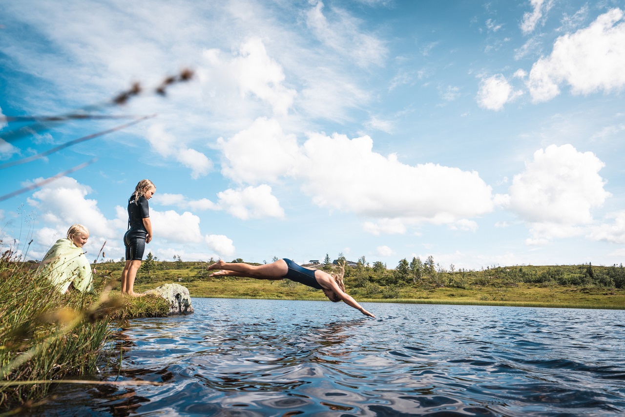 bading på voss i elv, vann og fjord