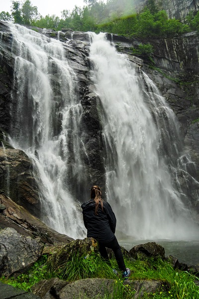 skjervsfossen i regn