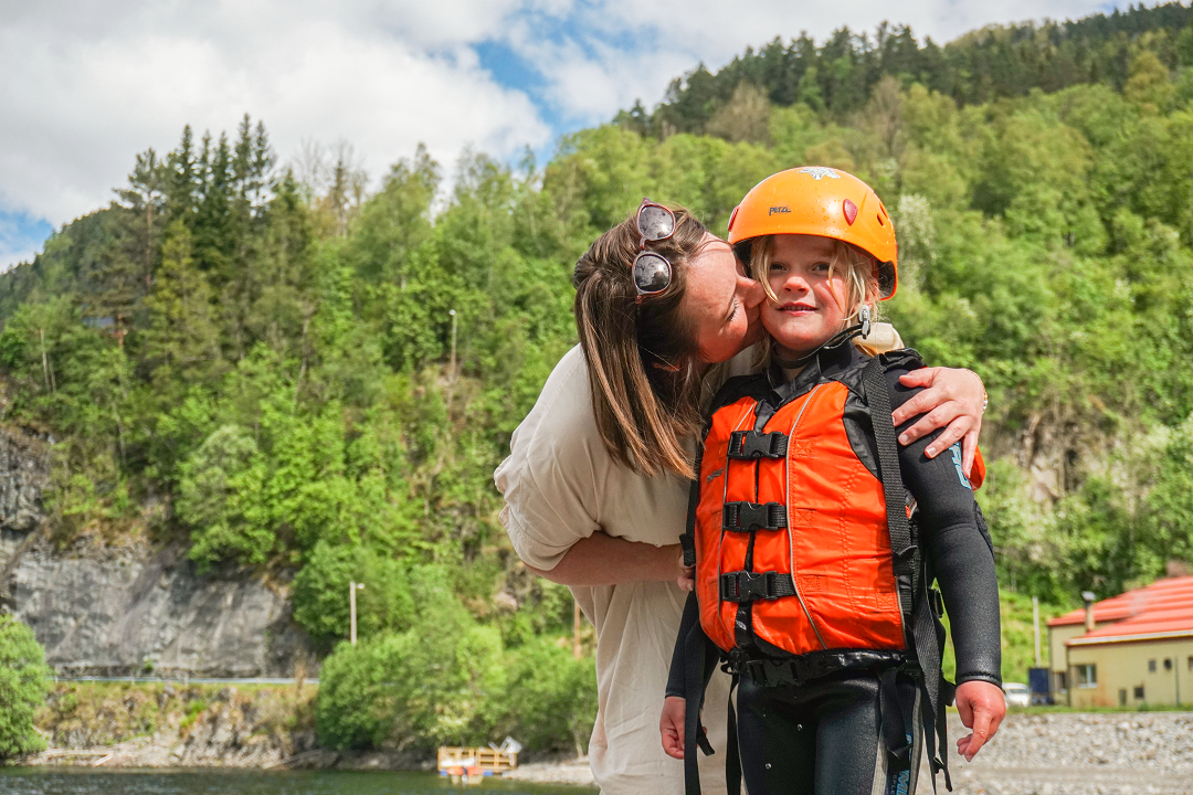 mor og datter etter familierafting med voss active