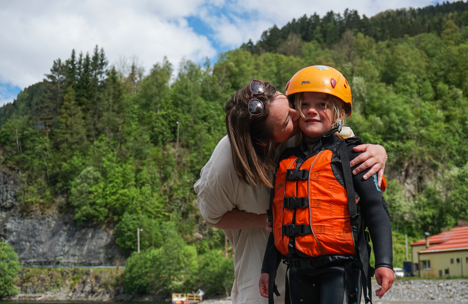 mor og datter etter familierafting med voss active