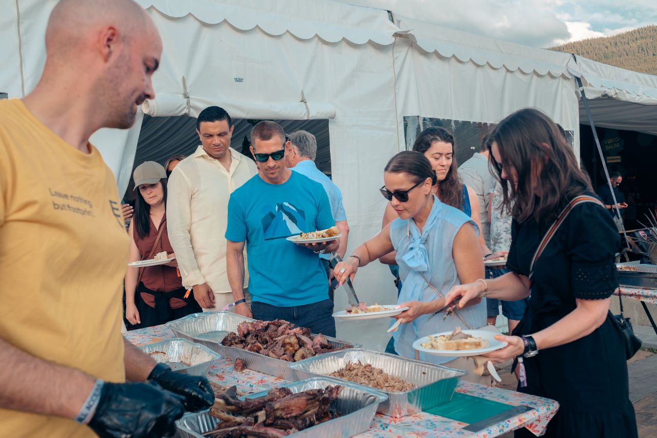 Food at the extreme sports festival "Veko". Photo leads to veko's homepage. 