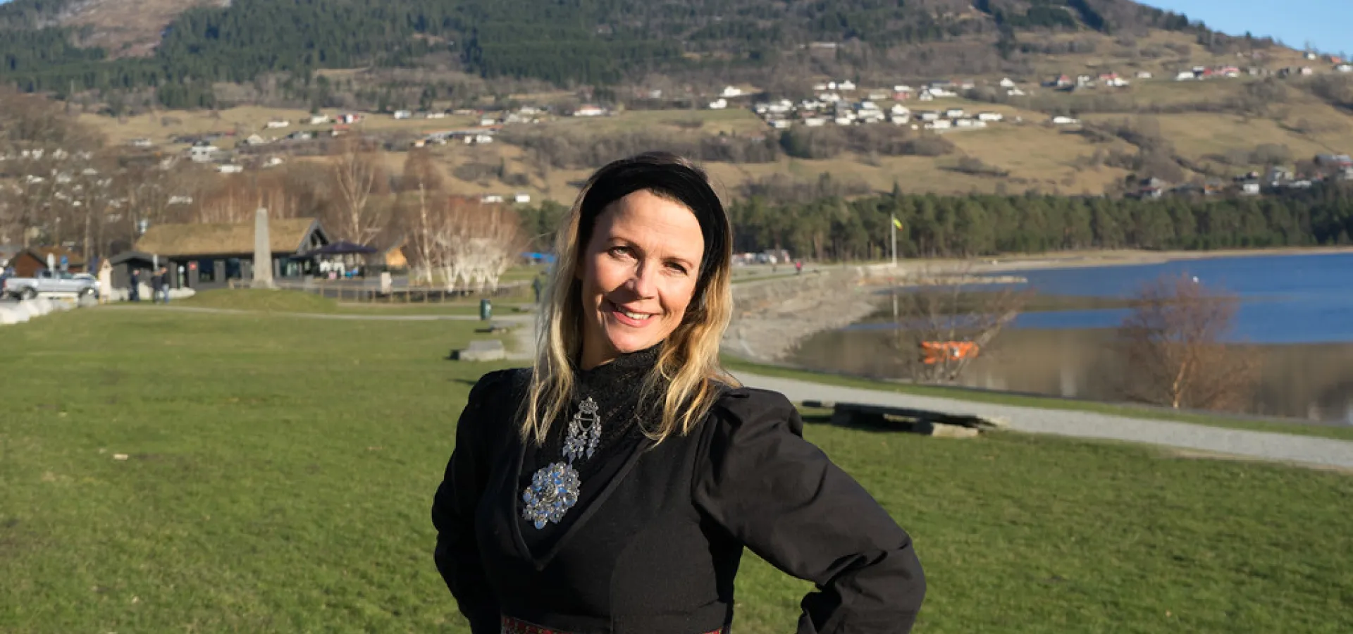 Trude Storheim i bunad
